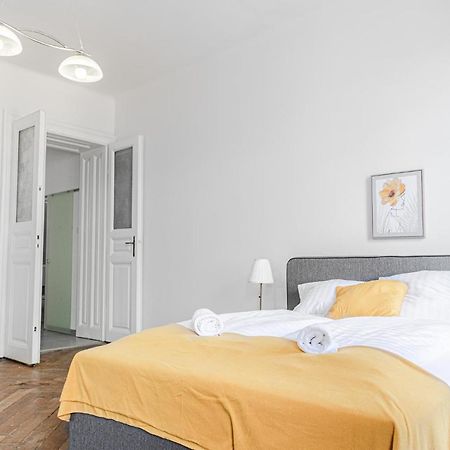 4 Great Apartment Akh - Ideal For Groups Of 19 Vienna Exterior photo